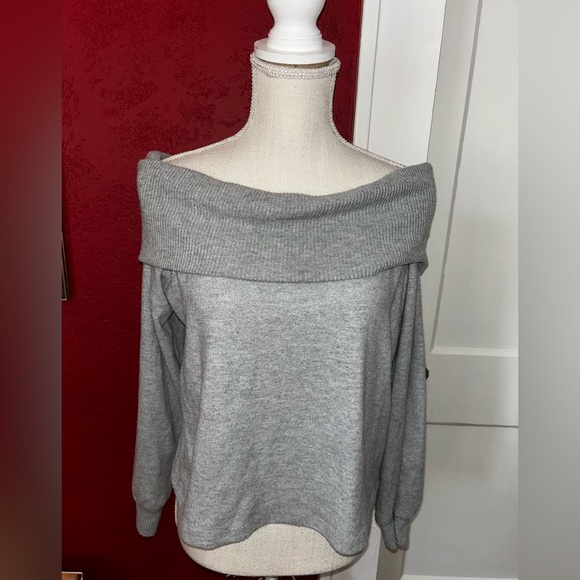 1. State Gray Off-the-Shoulder Sweater with Folded Collar size small NWT - Picture 1 of 6